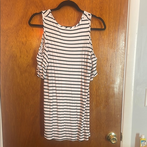 Elle Relaxed White and Blue Cut Out Blouse - Picture 5 of 7